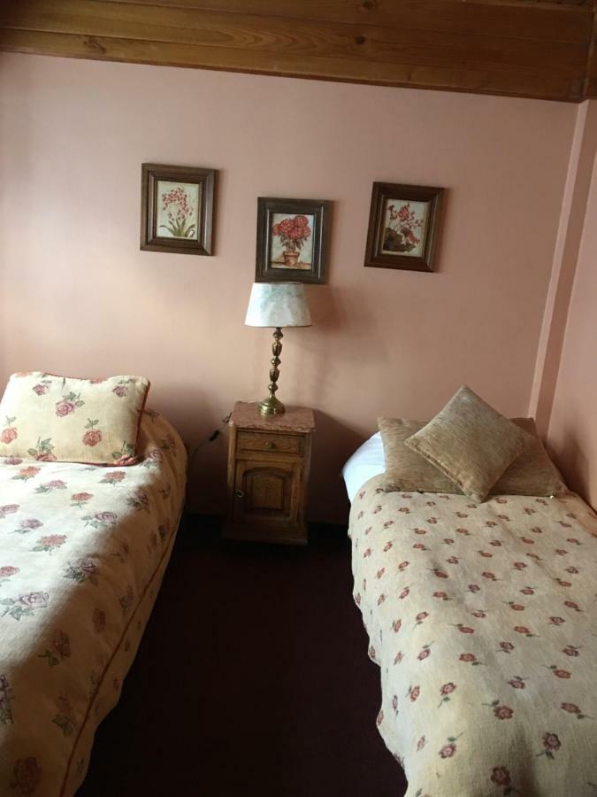 Hosteria Residencia Linares Ushuaia Eksteriør billede